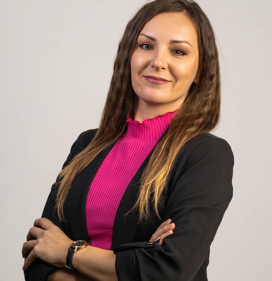 Jelena Ivančević - Mind Your Own Business English